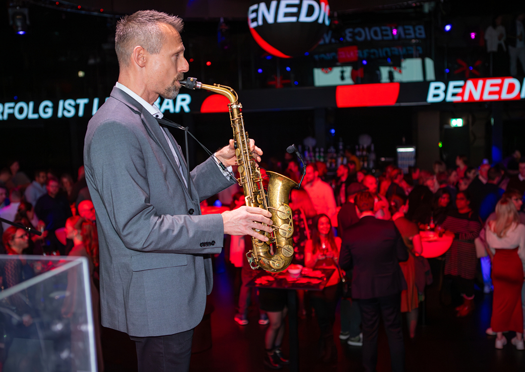 Eventhall Luzern Die perfekte Locatoin für Galas, Awardshows und Diplomfeiern Benedict Saxophon